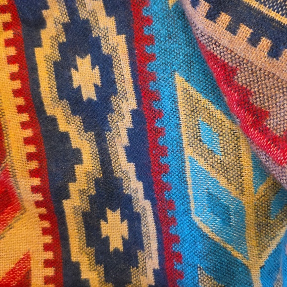 Aztec Patterned Shawl/Wrap - Picture 8 of 8